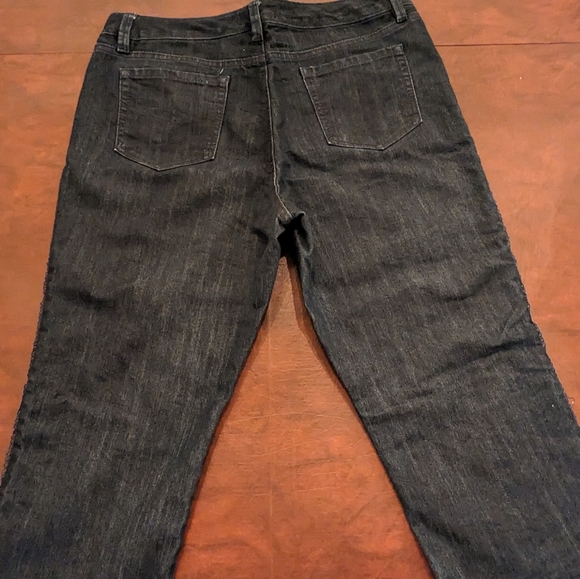 Size 14 Code Blue Capris - Picture 3 of 4